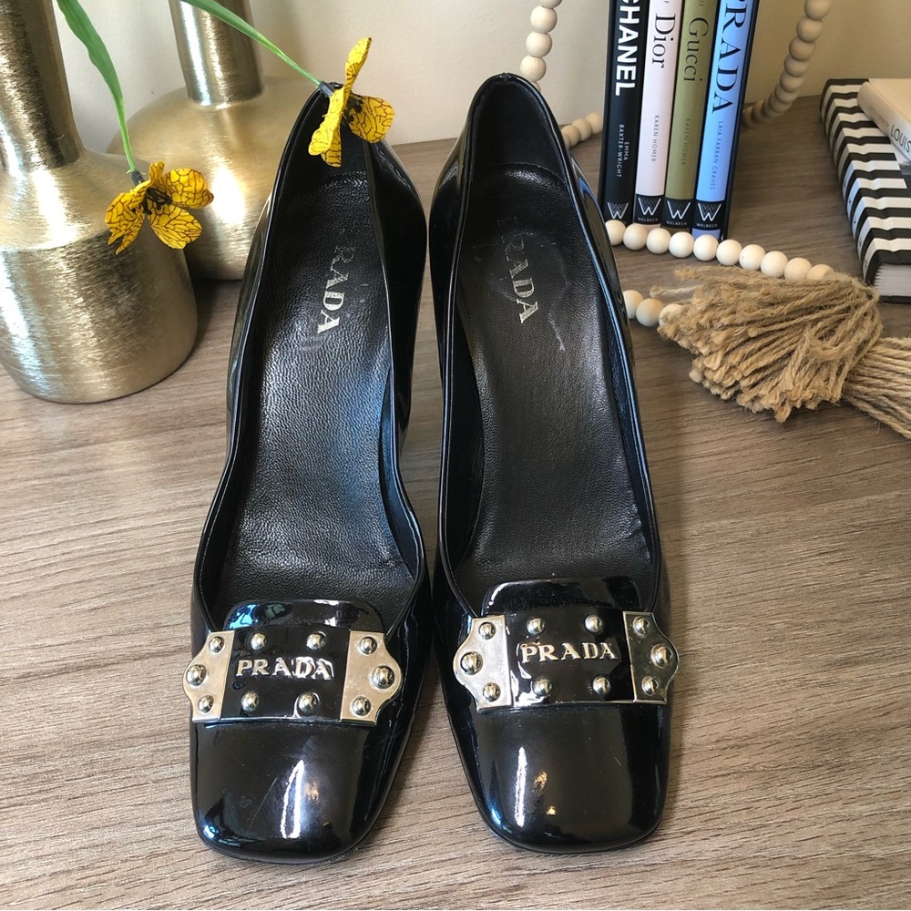 Prada Black Patent Leather Logo Detail Square Toe Block Calzature Donna Pumps 38